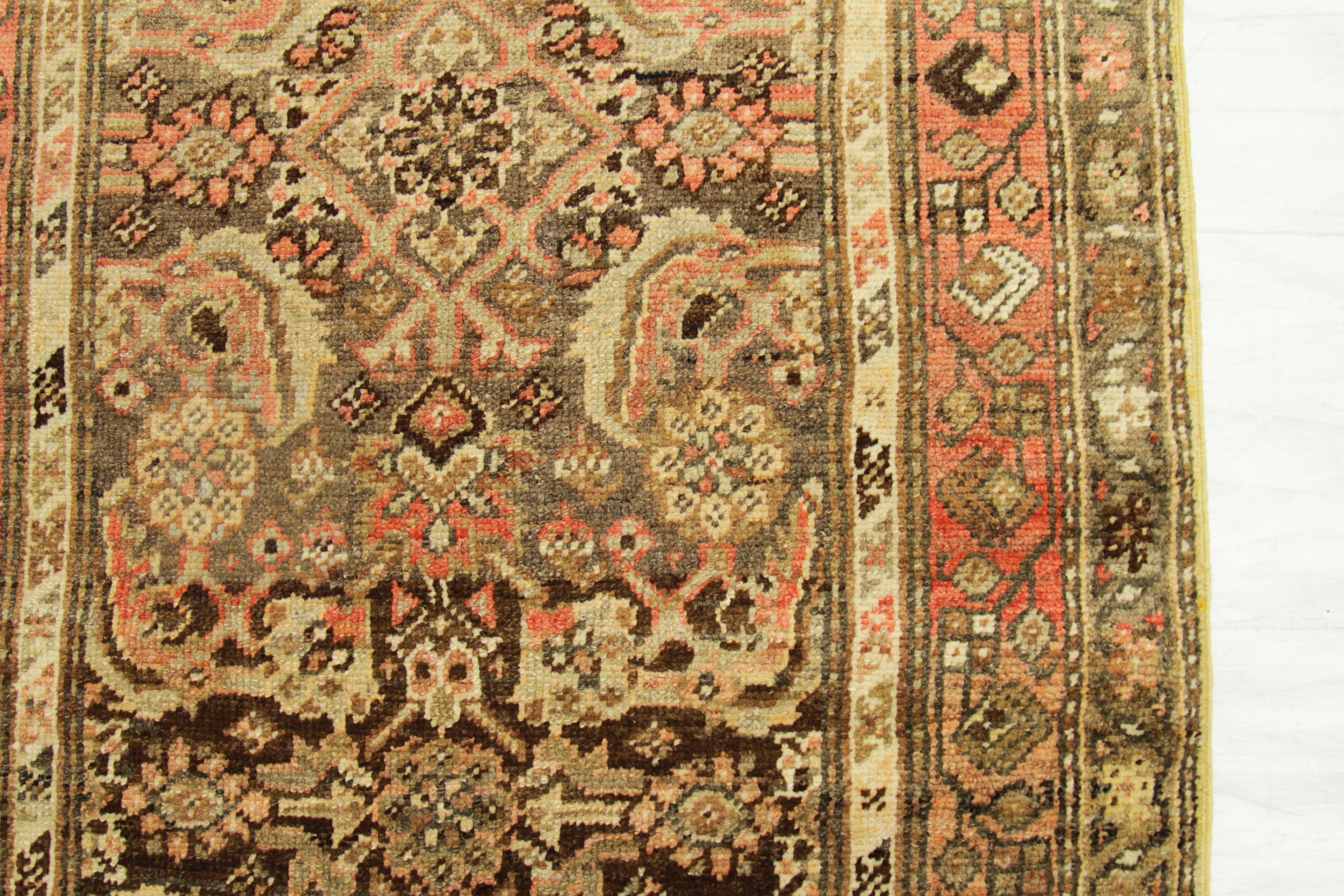 1910s Twin Antique Persian Rug Mahal Style with Flower and Medallion Patterns For Sale 1