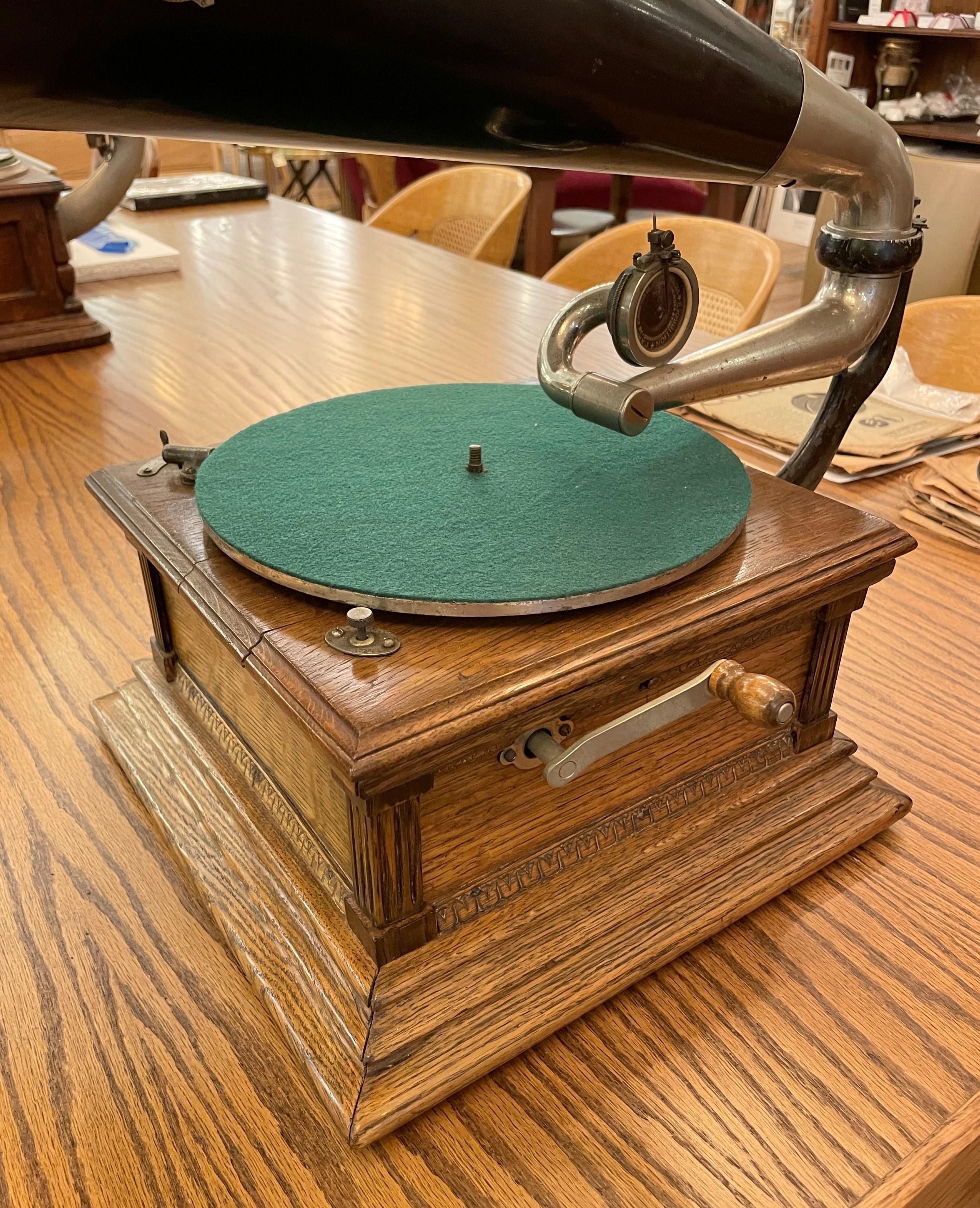 Early 20th Century 1910s Victor Type M Record Player Talking Machine Witches Hat Horn