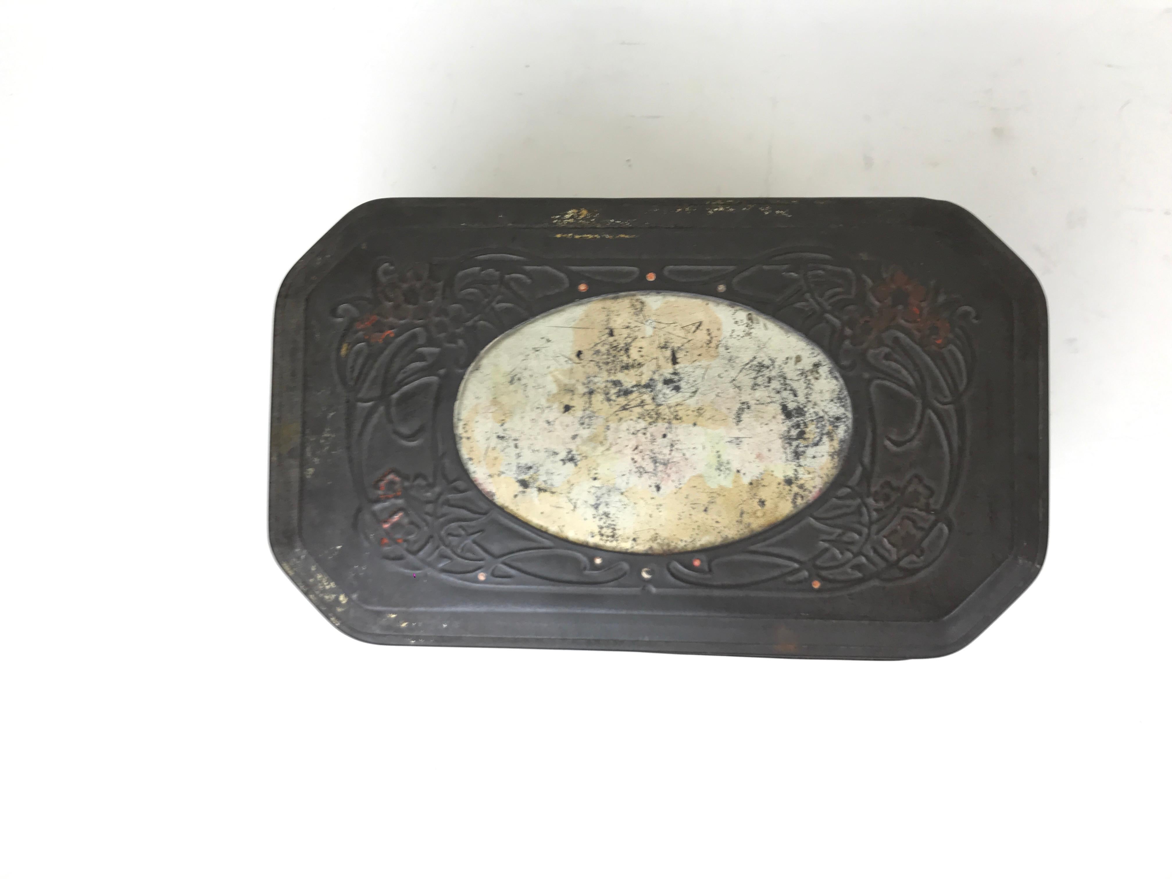 Art Nouveau 1910s Vintage Italian Screen Printed Tin Box with Panoramic Views of Rome For Sale