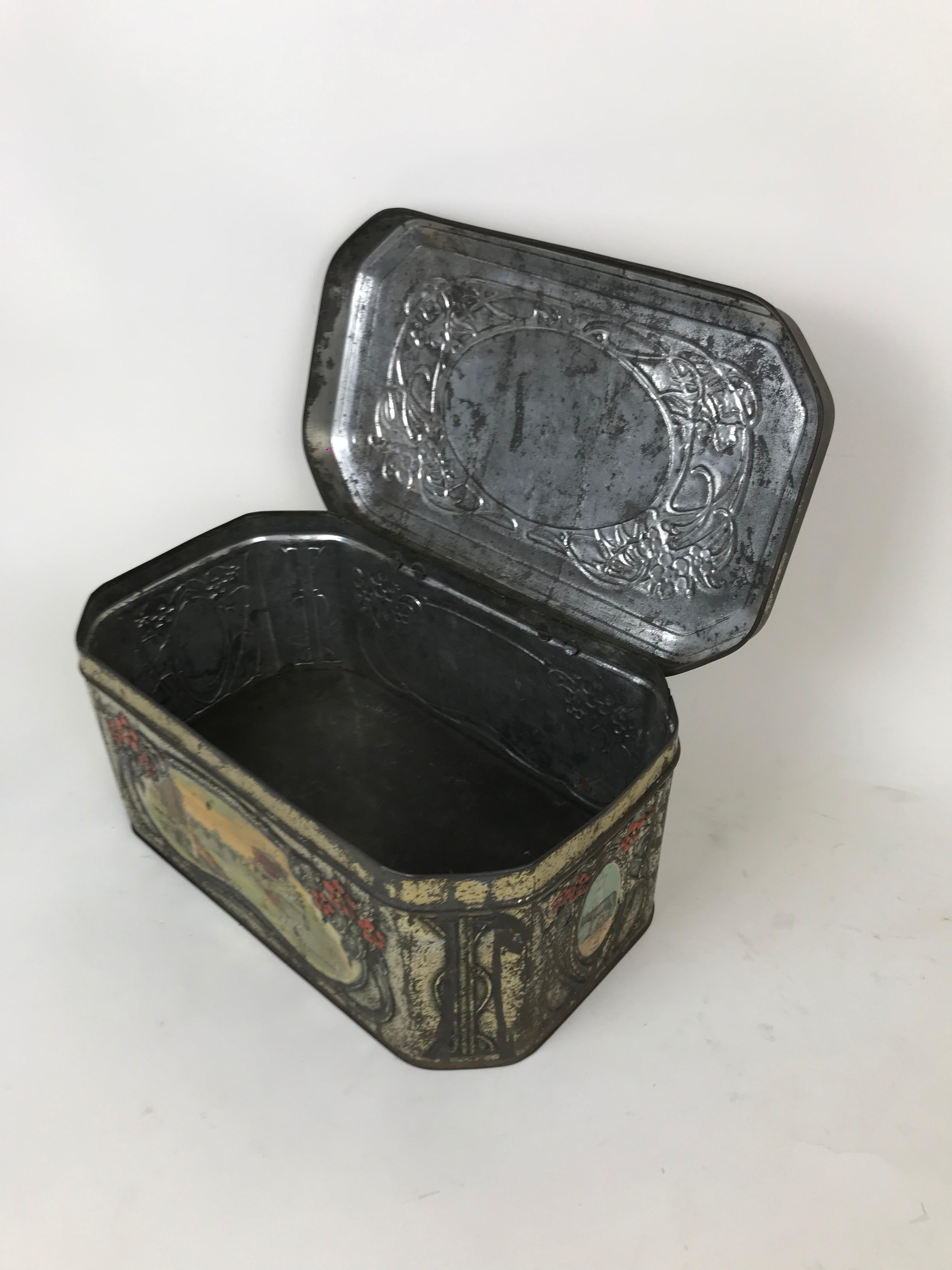 1910s Vintage Italian Screen Printed Tin Box with Panoramic Views of Rome For Sale 3