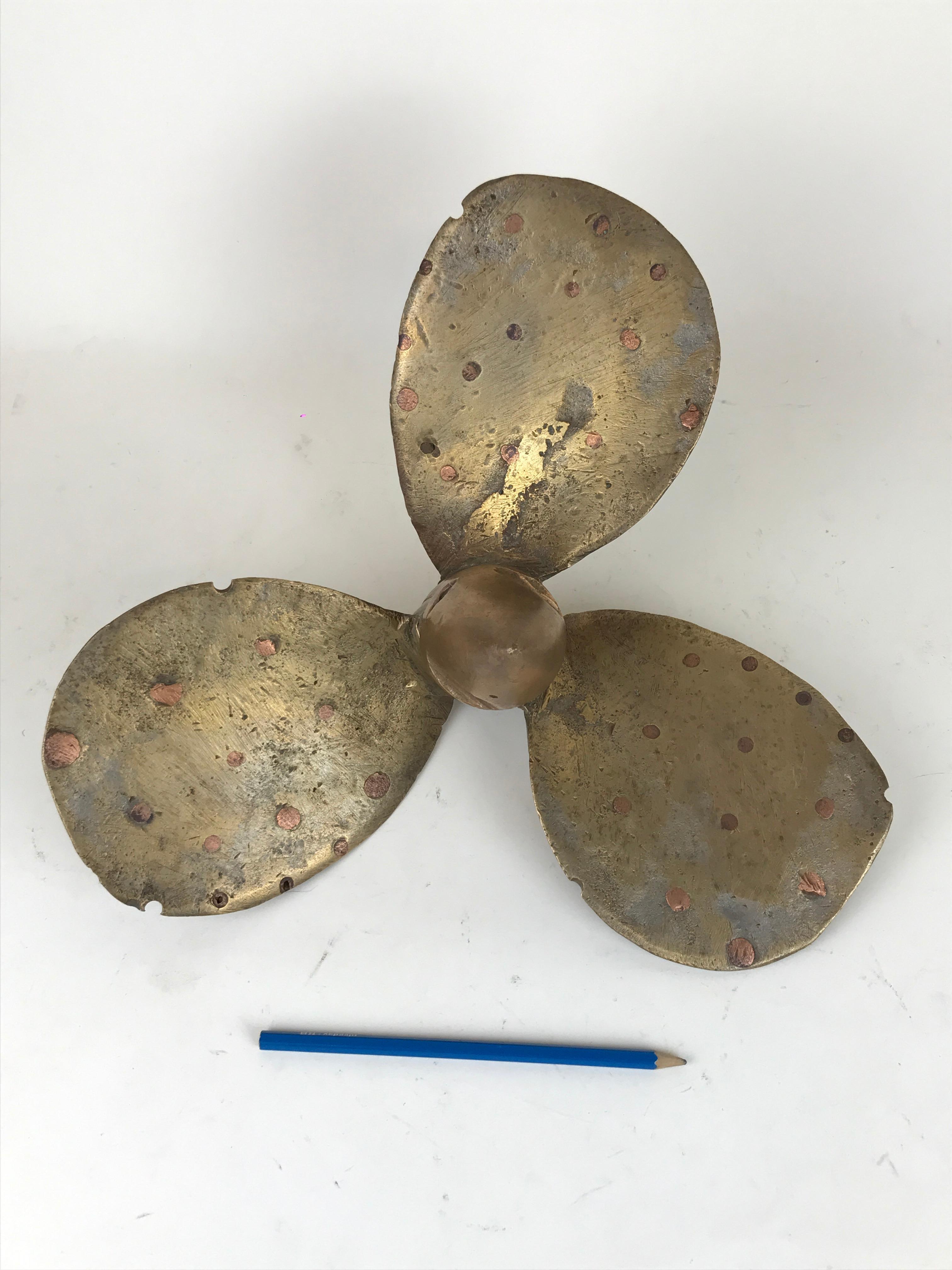 Vintage three blades brass boat propeller with copper rivets made in Italy in early 20th century.

The beat propeller is completed by its detachable boss cap.