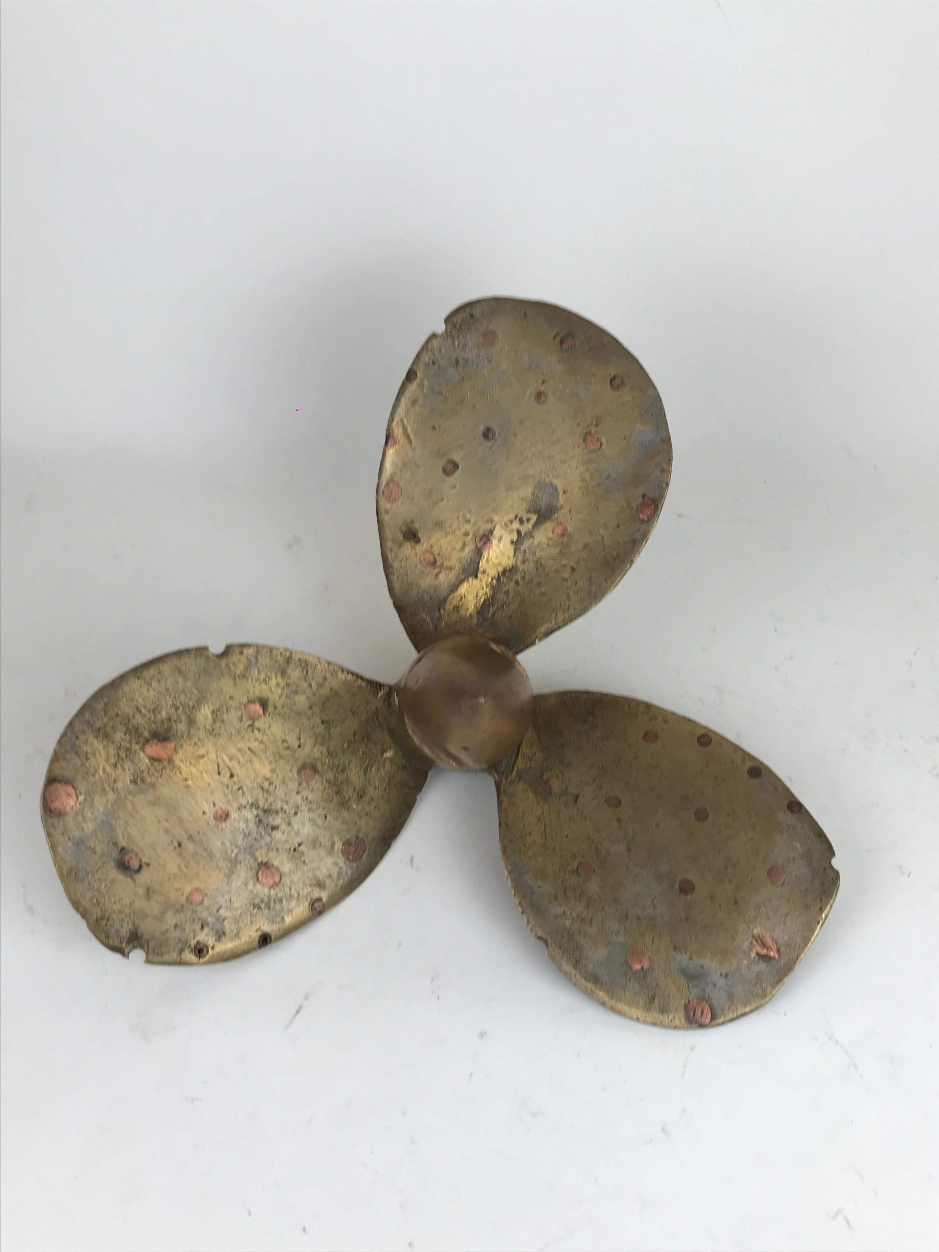 1910s Vintage Three Blades Brass and Copper Boat Propeller Made in Italy In Good Condition For Sale In Milan, IT