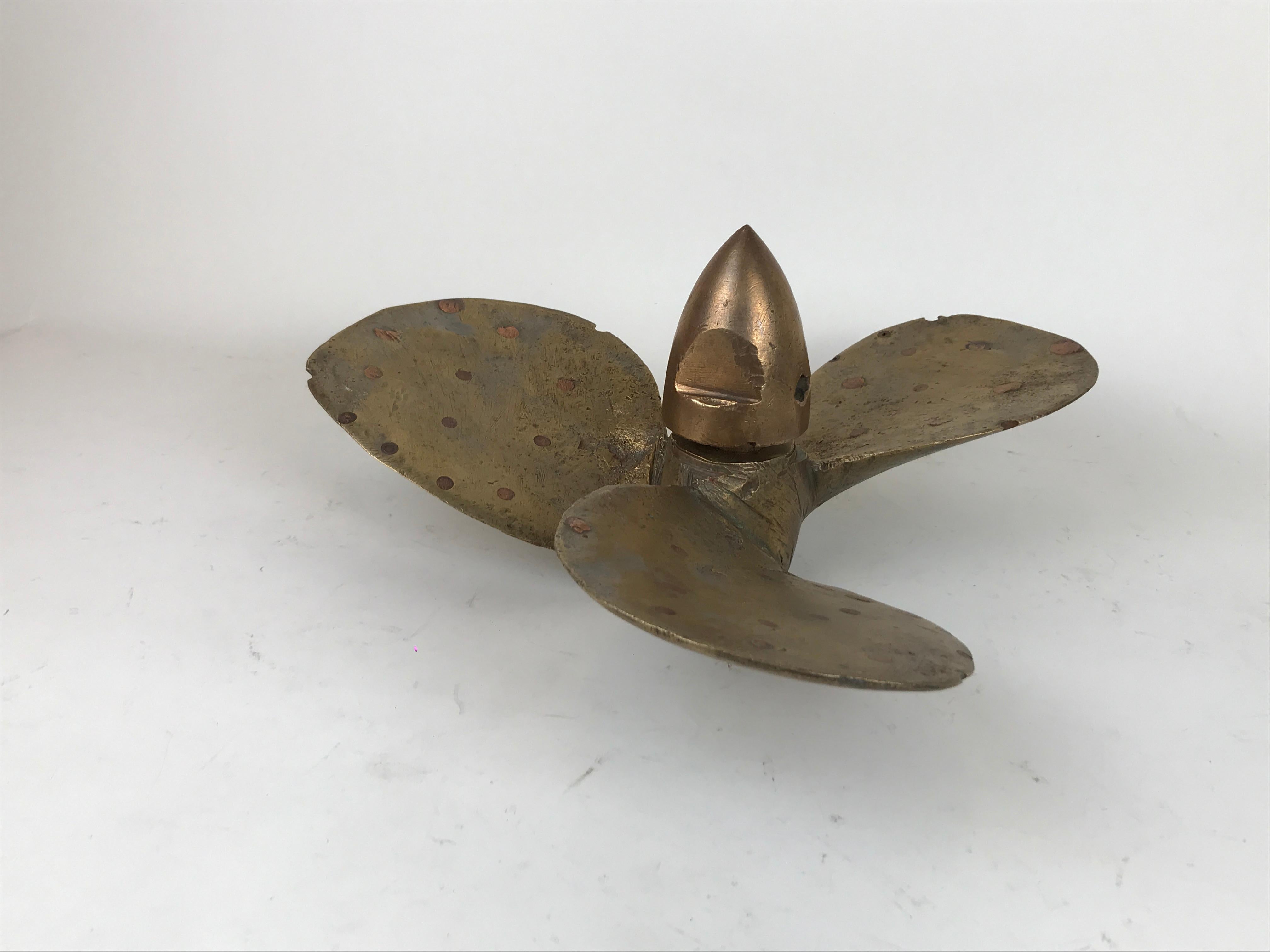 1910s Vintage Three Blades Brass and Copper Boat Propeller Made in Italy For Sale 3