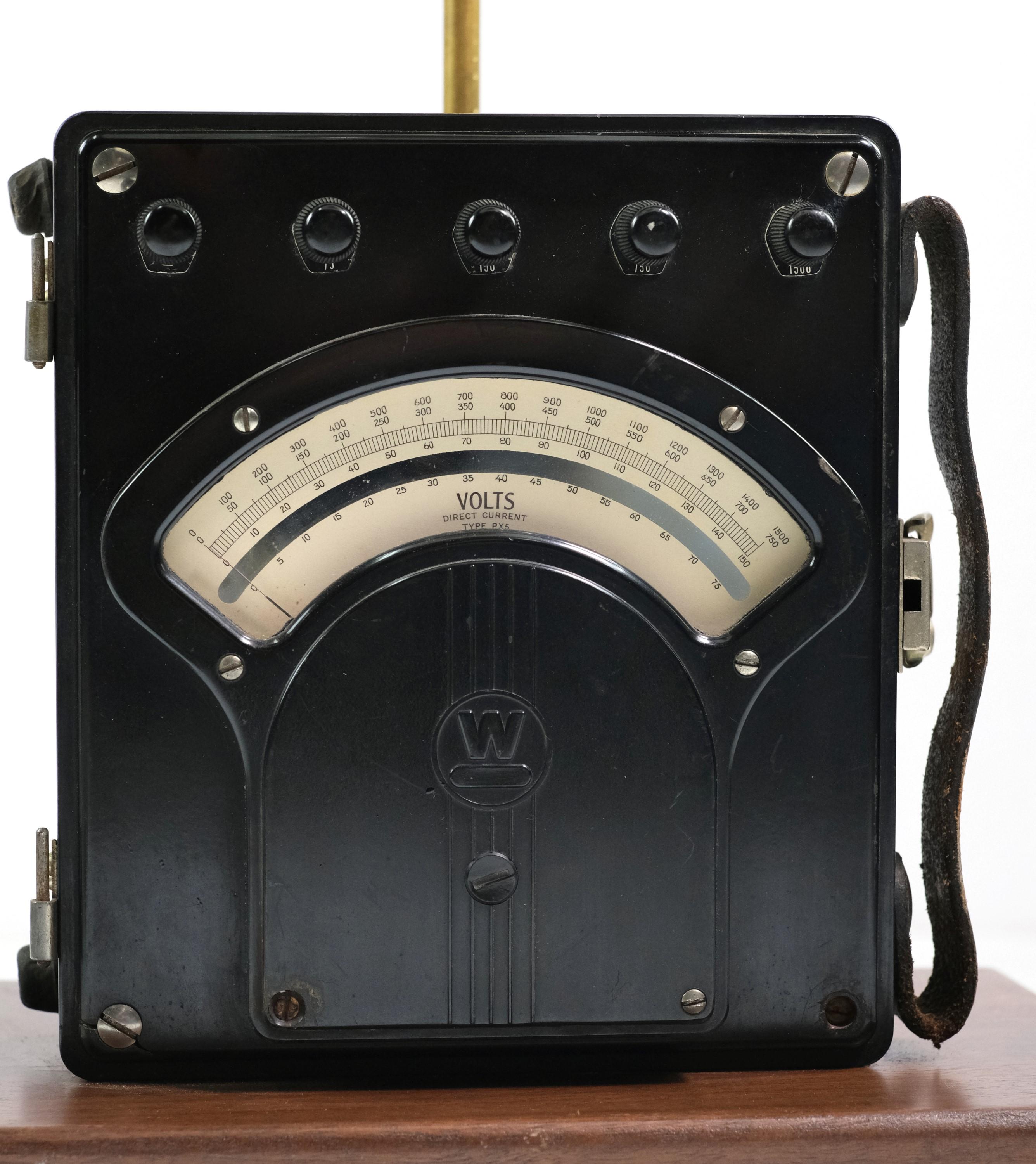 Industrial 1910s Western Electric Bakelite Voltmeter Table Lamp For Sale