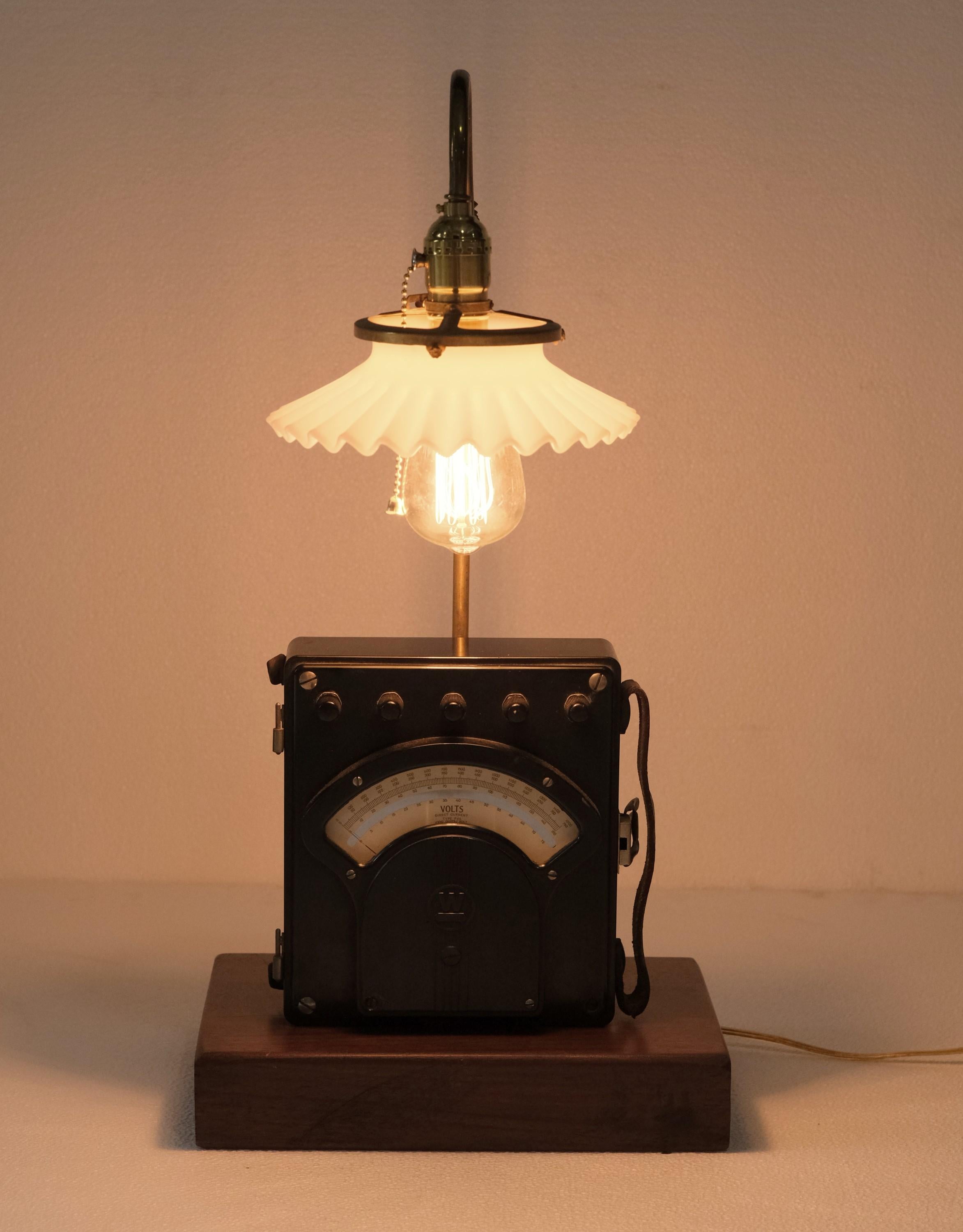1910s Western Electric Bakelite Voltmeter Table Lamp For Sale 2