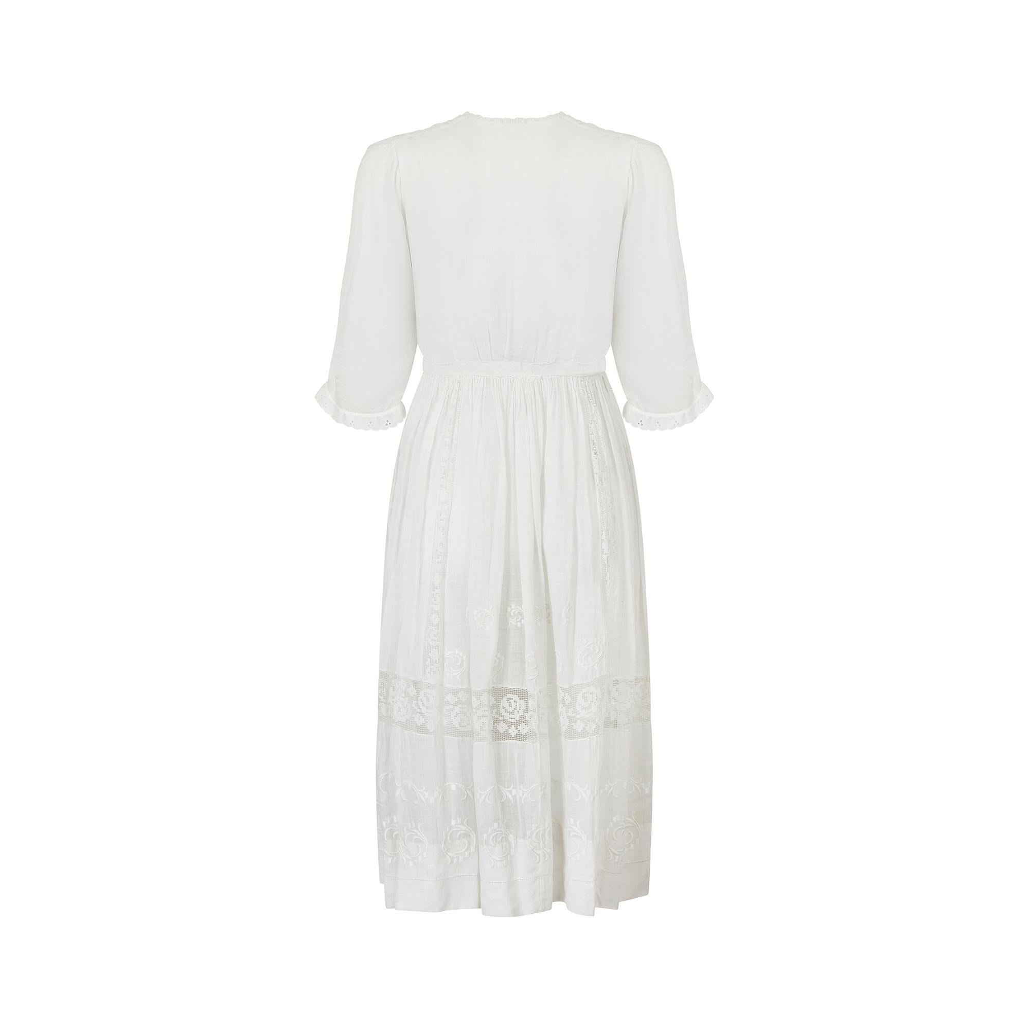 1910s White Cotton Whitework Dress with Satin Work and Filet Lace Inserts In Excellent Condition For Sale In London, GB