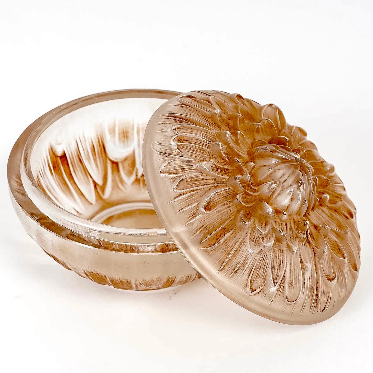 Molded 1911 René Lalique Box Chrysantheme Frosted Glass with Sepia Patina For Sale