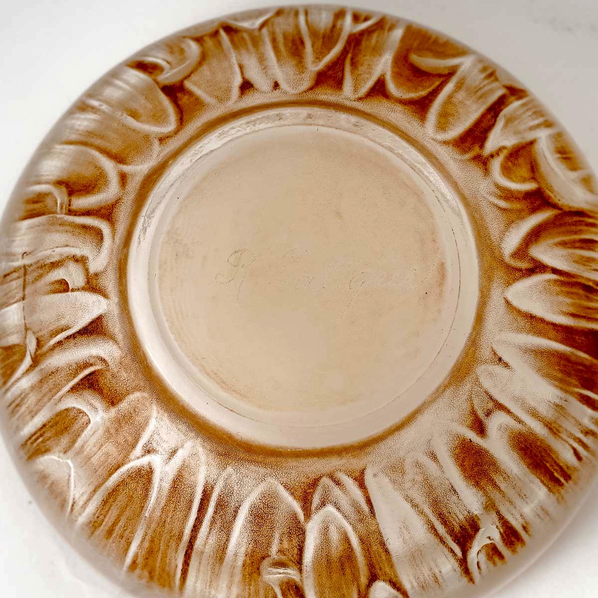 1911 René Lalique Box Chrysantheme Frosted Glass with Sepia Patina In Good Condition For Sale In Boulogne Billancourt, FR