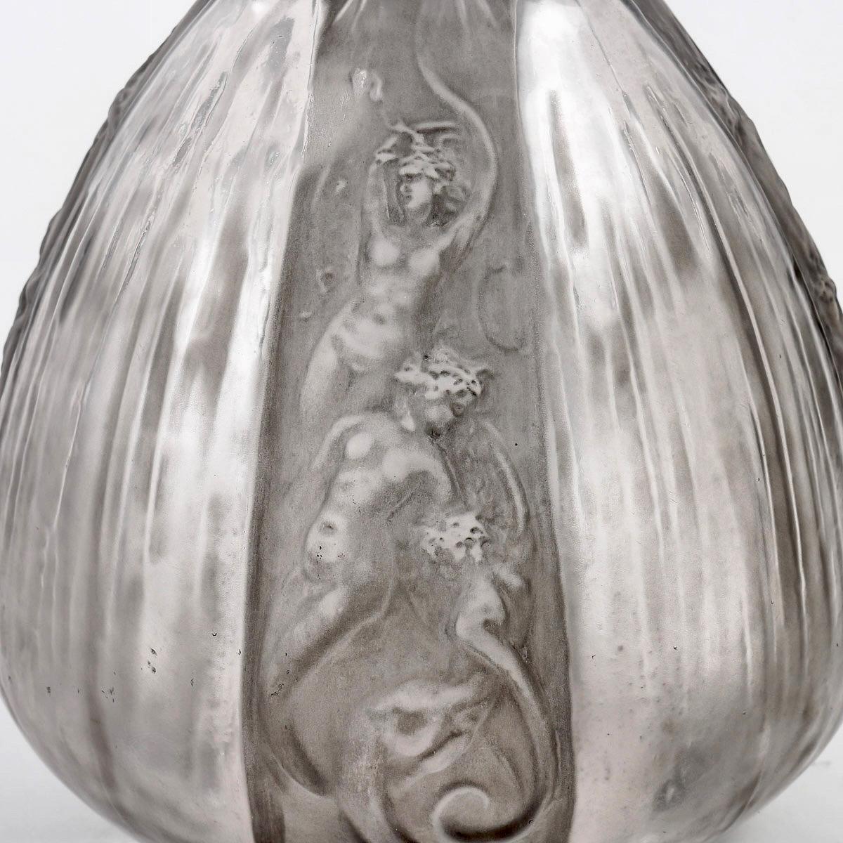 Early 20th Century 1911 René Lalique - Decanter Sirenes & Grenouilles Glass Mermaids & Frogs