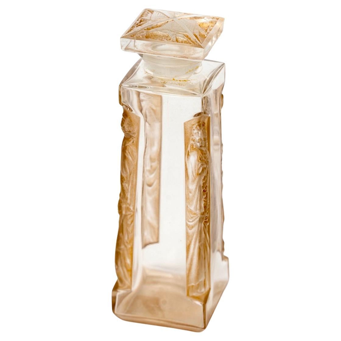 1911 Rene Hisique Bouteille de parfum Quatre Aigles Four Eagles Verre patine sépia en vente