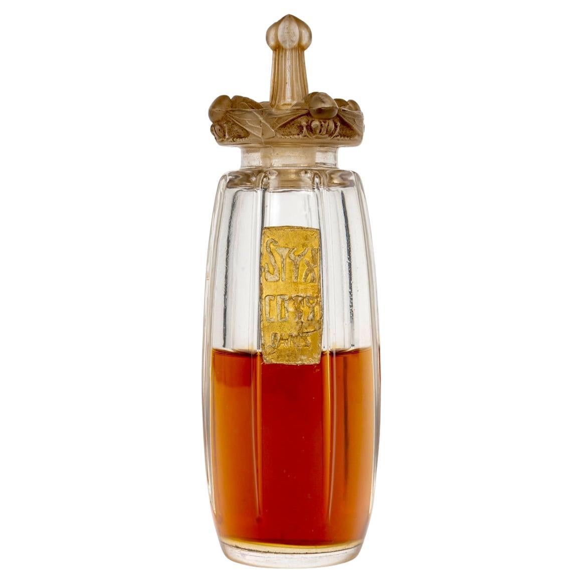 1911 Rene Lalique Bottiglia di profumo Styx per Coty Vetro Patina Seppia Vespe in vendita