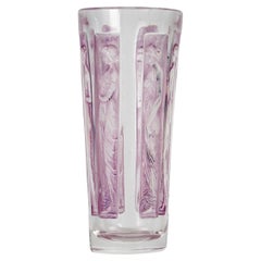 1911 René Lalique Seis figuritas Vaso de cristal Pátina rosa