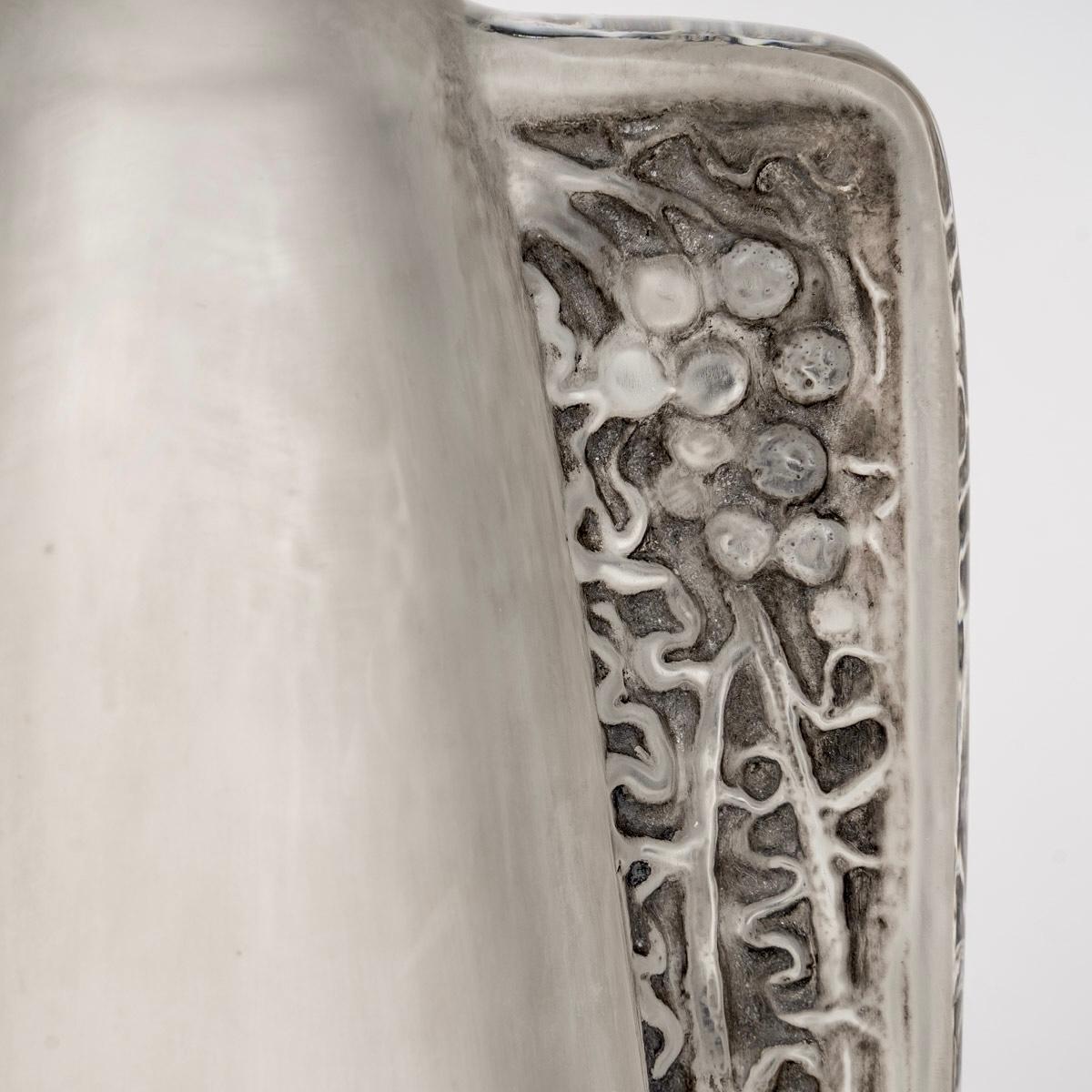 1911 Rene Lalique Vase Decanter Oreilles Gravees Frosted Glass with Grey Patina In Good Condition In Boulogne Billancourt, FR