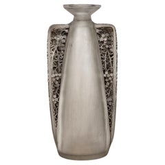 1911 Rene Lalique Vase Carafe Oreilles Gravees Verre dépoli avec Patina grise