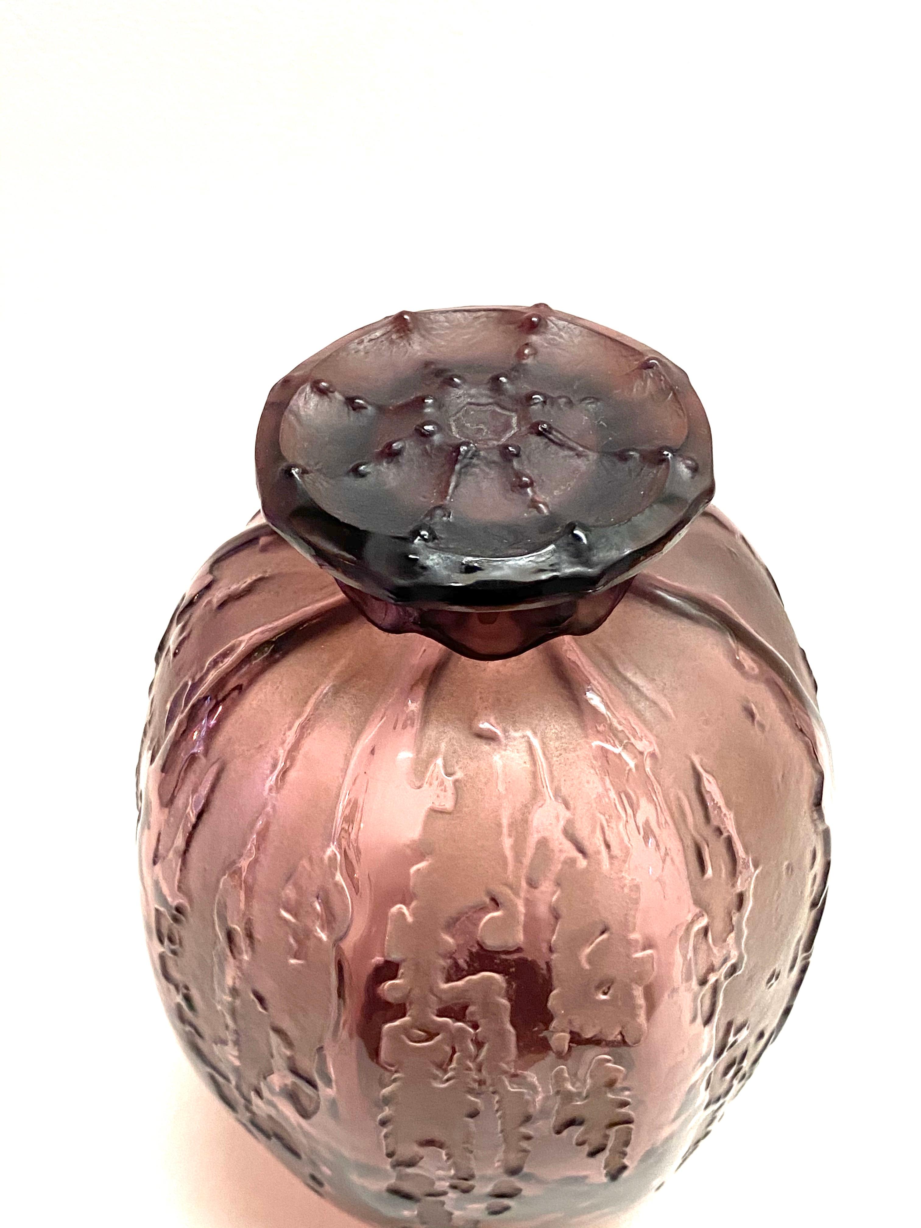 Art Deco 1912 René Lalique Fontaines Covered Vase in Amethyst Glass, Masks Stopper