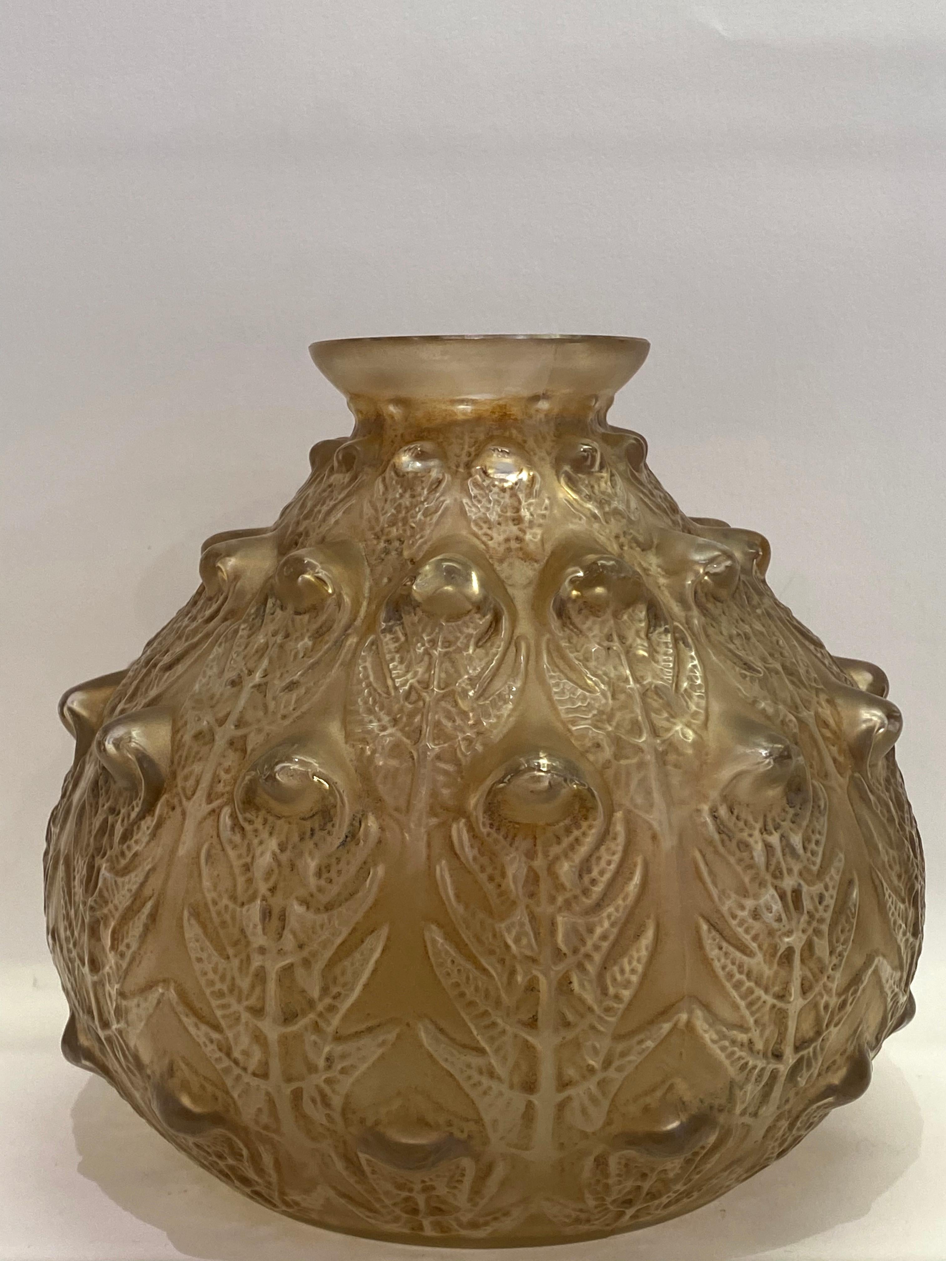 1912 René Lalique Fougeres Vase in Frosted Glass with Sepia Patina, Ferns In Good Condition In Boulogne Billancourt, FR