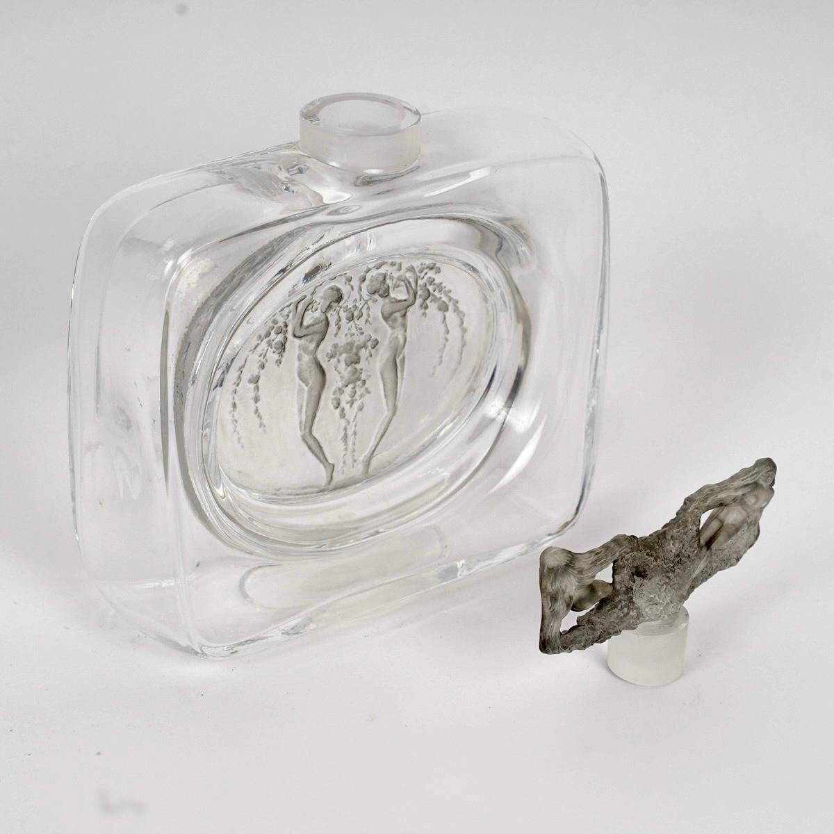 Art Déco 1912 René Lalique, Bottiglia di profumo Deux Figurines Vetro Bouchon con patina grigia in vendita