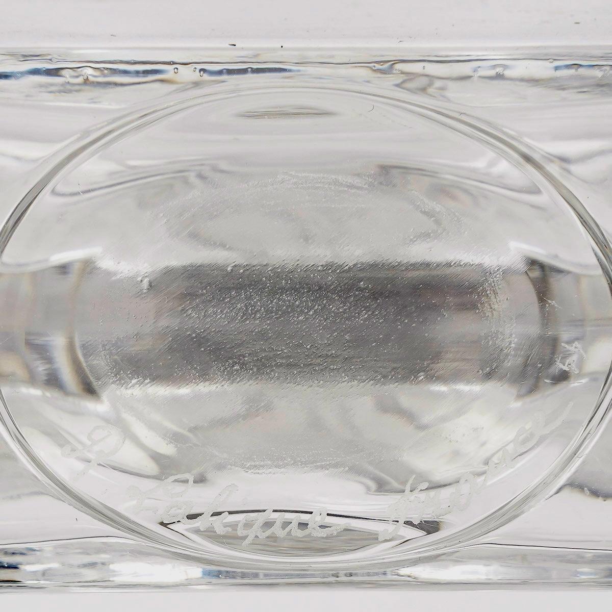 Stampato 1912 René Lalique, Bottiglia di profumo Deux Figurines Vetro Bouchon con patina grigia in vendita