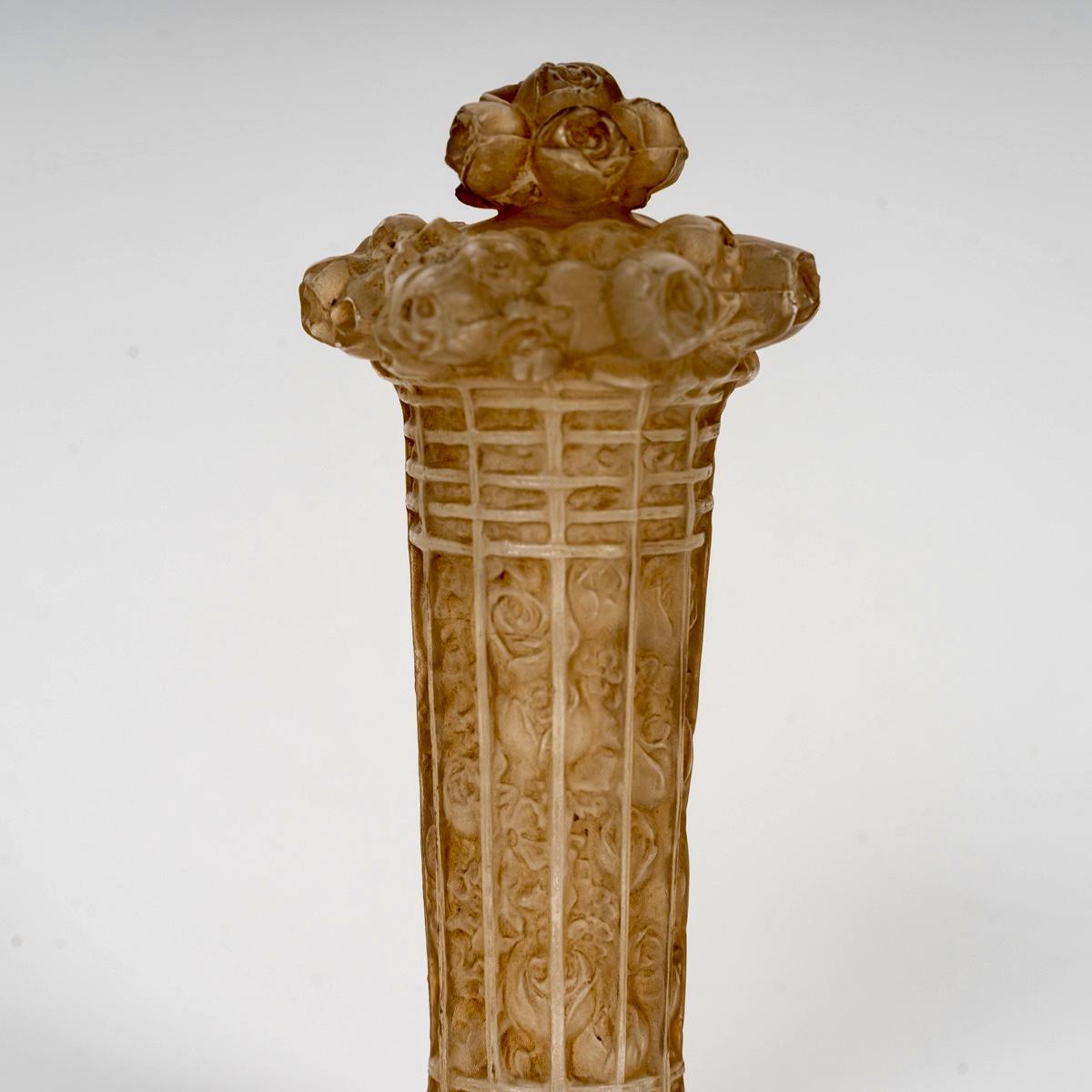 French 1912 René Lalique - Perfume Bottle Panier De Roses Glass With Sepia Patina For Sale