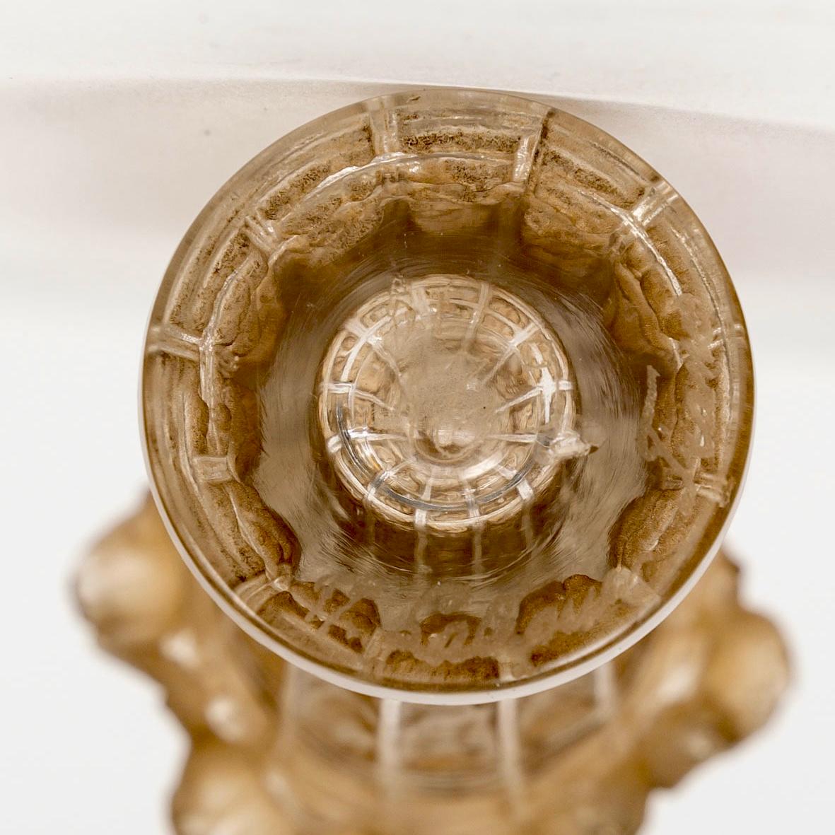 Molded 1912 René Lalique - Perfume Bottle Panier De Roses Glass With Sepia Patina For Sale