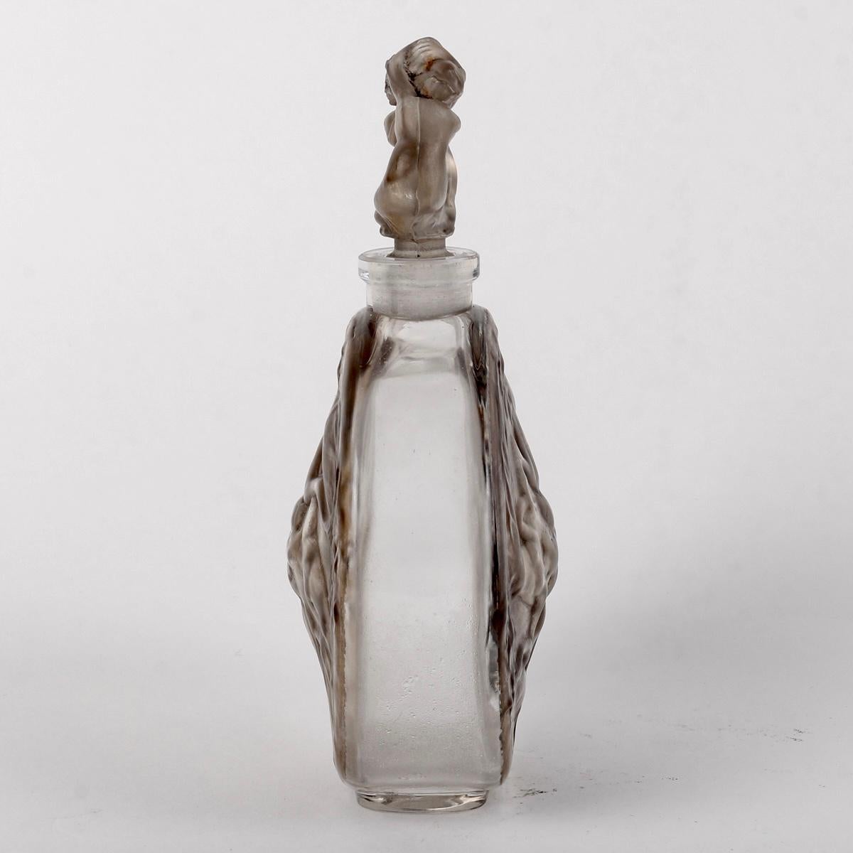 French 1912 René Lalique Perfume Bottle Rosace Figurines Frosted Glass Grey Patina For Sale
