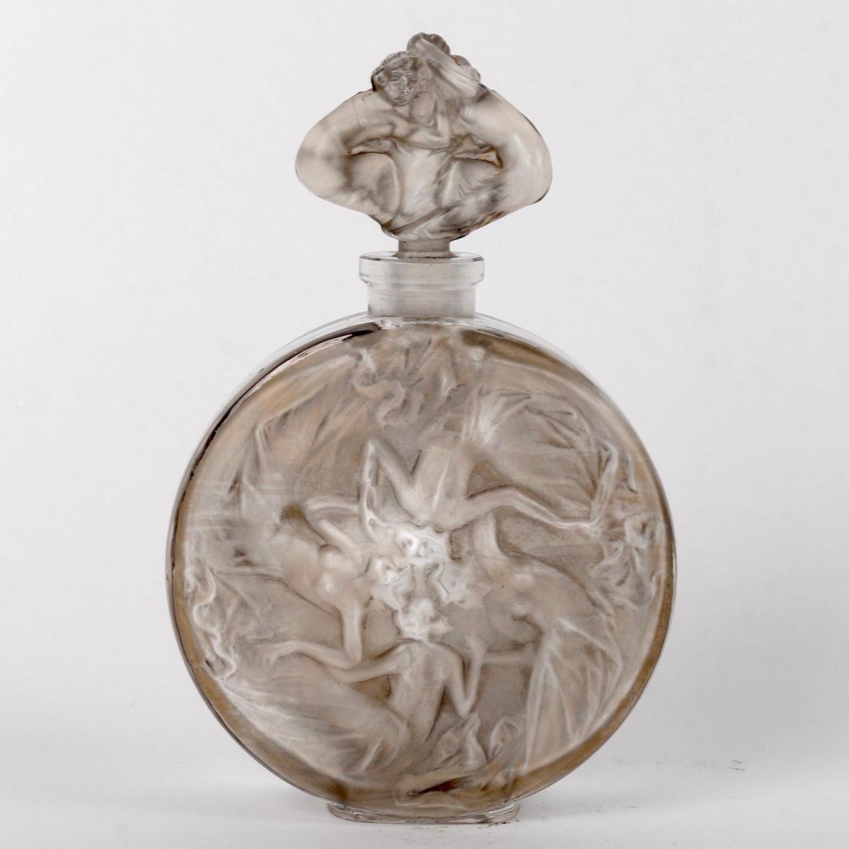 Molded 1912 René Lalique Perfume Bottle Rosace Figurines Frosted Glass Grey Patina For Sale