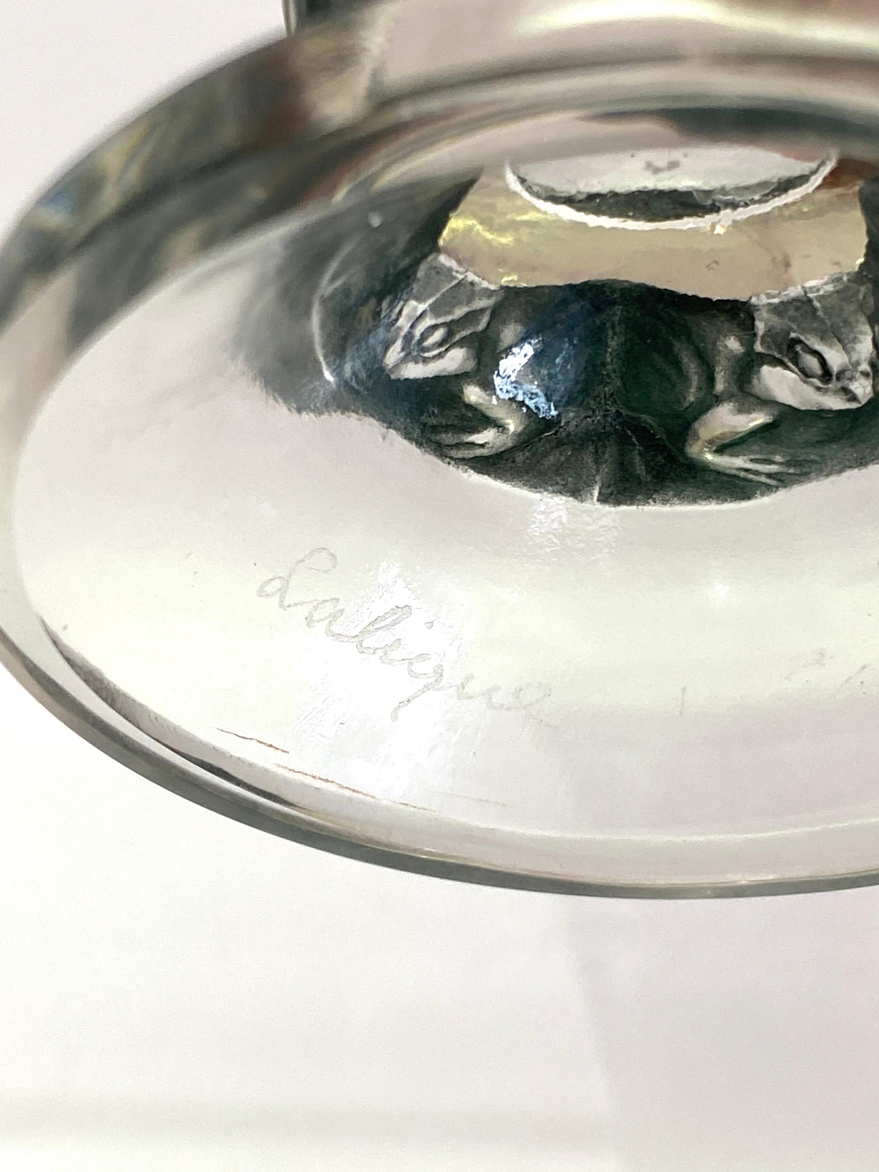 1912 René Lalique Quatre Grenouilles Drinking Glass with Patina, Four Frogs In Good Condition In Boulogne Billancourt, FR