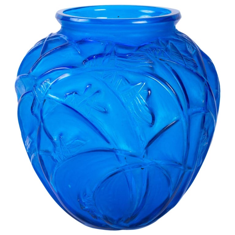 1912 René Lalique Sauterelles Electric Blue Vase Grasshoppers at 1stDibs |  blue lalique vase, lalique blue vase