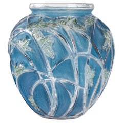 1912 René Lalique Vase Sauterelles Verre à patine bleue et verte Sauterelles