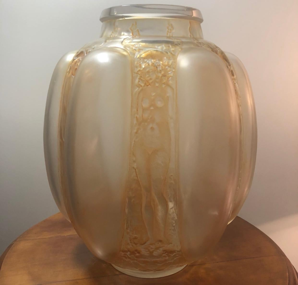 1912 Rene Lalique Six Figurines et Masques Vase Frosted Glass with Sepia Patina In Good Condition In Boulogne Billancourt, FR
