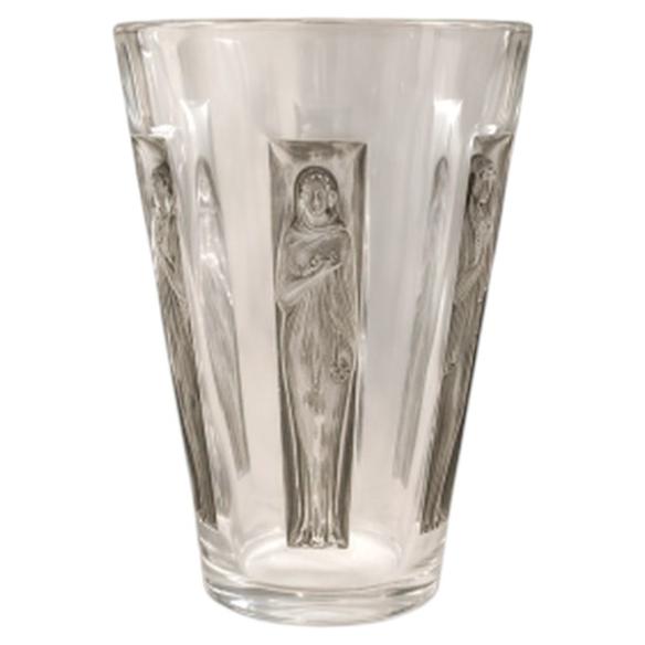 1912 René Lalique – “Six Figurines” Goblet Vase White glass with grey patina For Sale