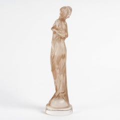 1912 Rene Lalique - Statuetta Moyenne Voilee in vetro con patina seppia