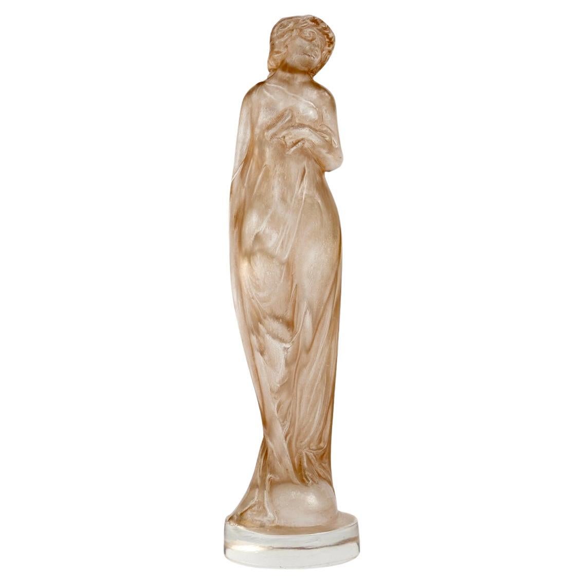 1912 Rene Lalique - Statuetta Moyenne Voilee in vetro con patina seppia in vendita