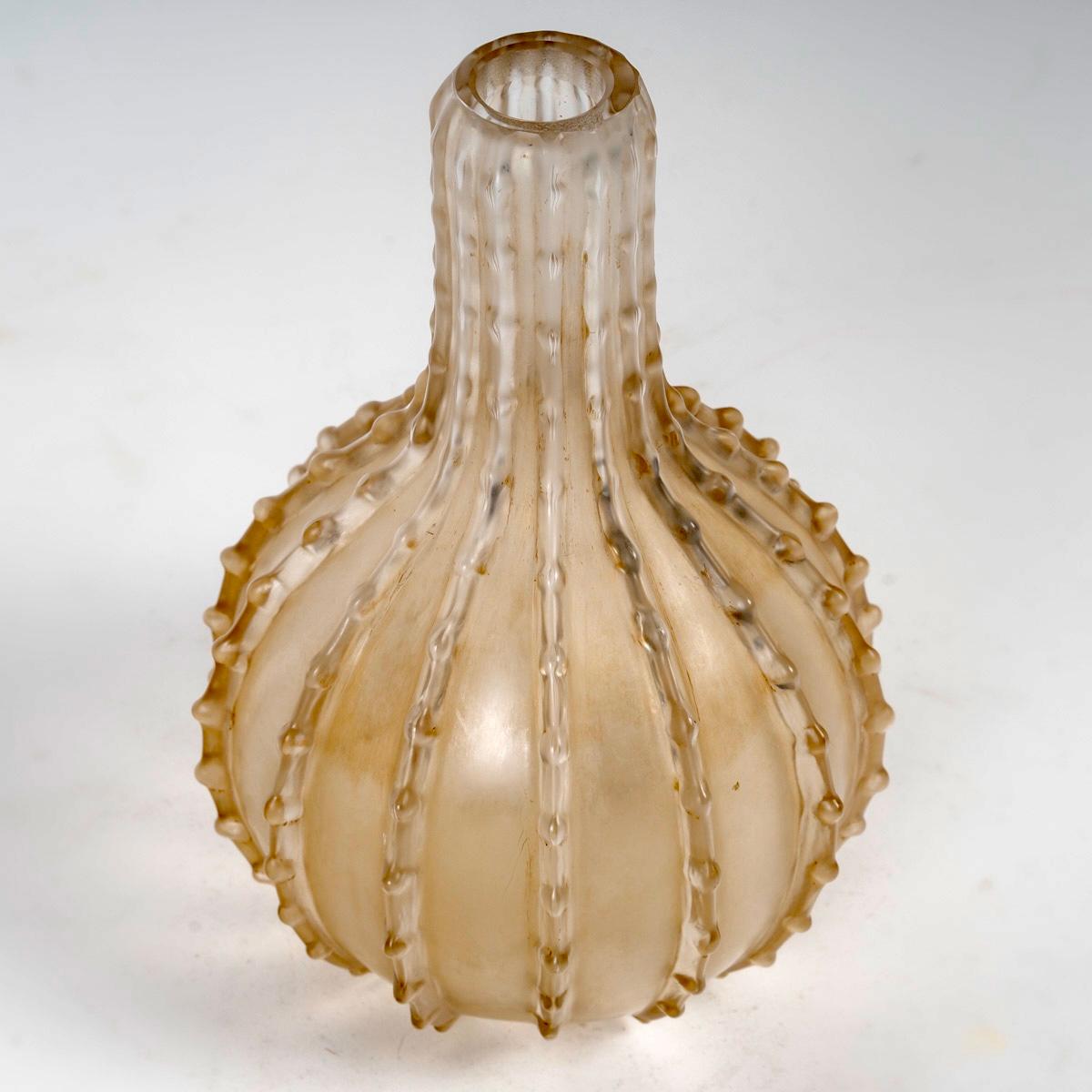 Art Nouveau 1912 René Lalique - Vase Dentele Frosted Glass with Sepia Patina For Sale