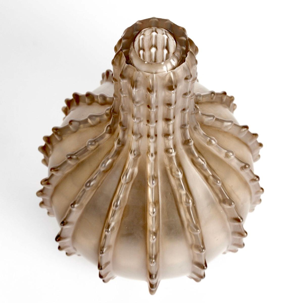 Art Nouveau 1912 René Lalique - Vaso Dentele in vetro smerigliato con patina seppia in vendita