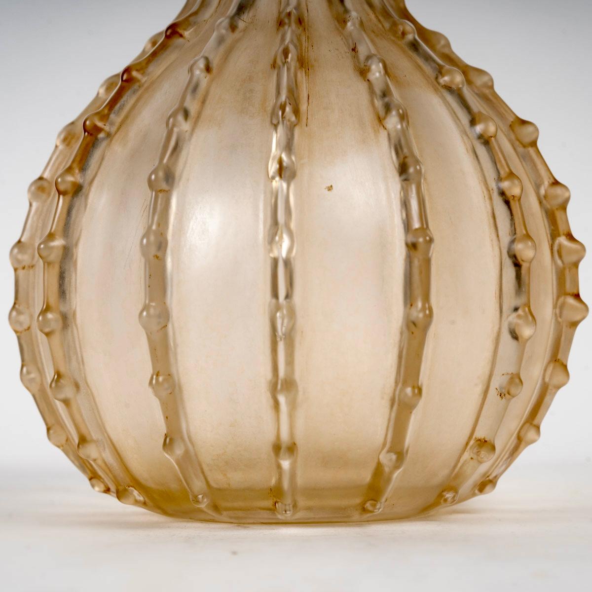 Molded 1912 René Lalique - Vase Dentele Frosted Glass with Sepia Patina For Sale
