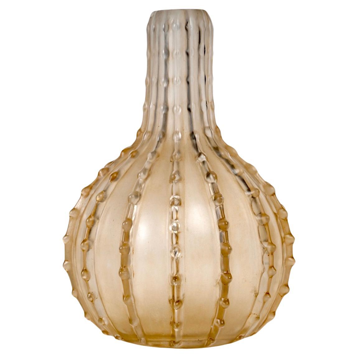 1912 René Lalique - Vase Dentele Milchglas mit Sepia Patina im Angebot
