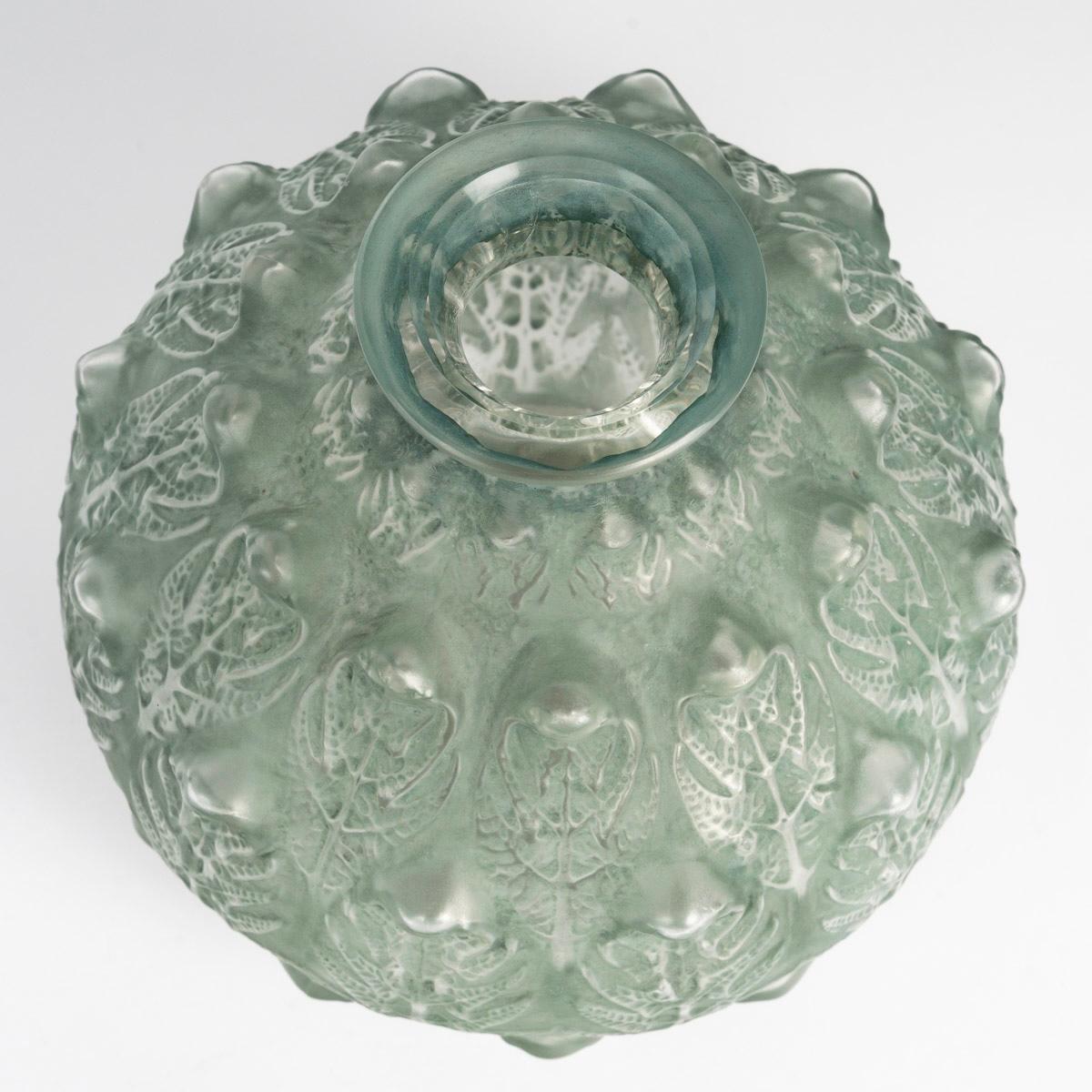 Art Déco Vaso René Lalique del 1912 in vetro con patina verde e felci di Fougeres in vendita