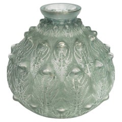 Vaso René Lalique del 1912 in vetro con patina verde e felci di Fougeres