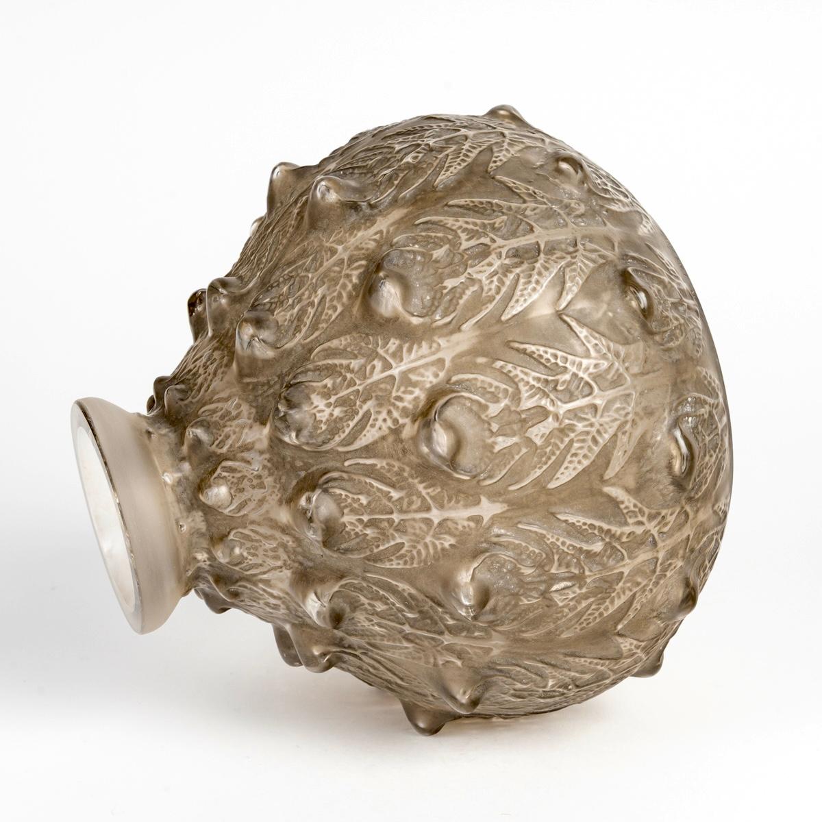 French 1912 René Lalique Vase Fougeres Ferns Glass with Grey Patina For Sale