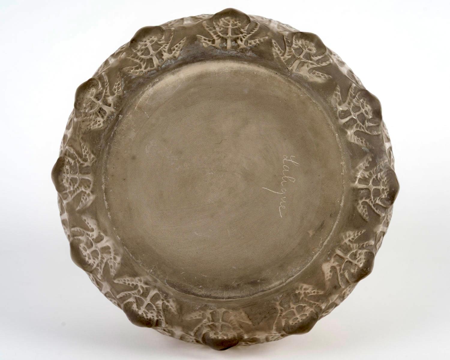 Moulé 1912 René Lalique Vase Fougeres Ferns Verre à patine grise en vente