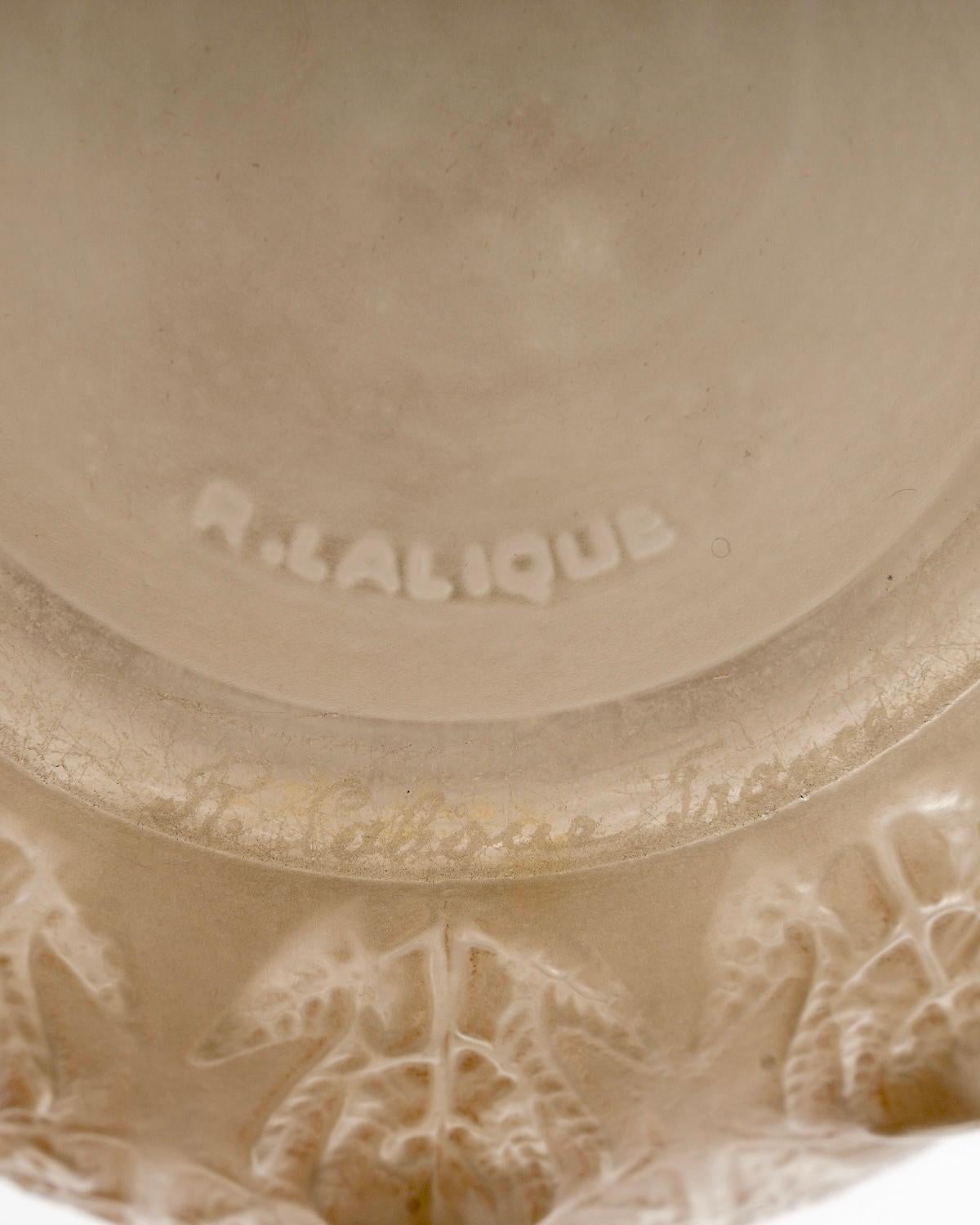 1912 René Lalique Vase Fougeres Ferns Verre à patine sépia Bon état - En vente à Boulogne Billancourt, FR