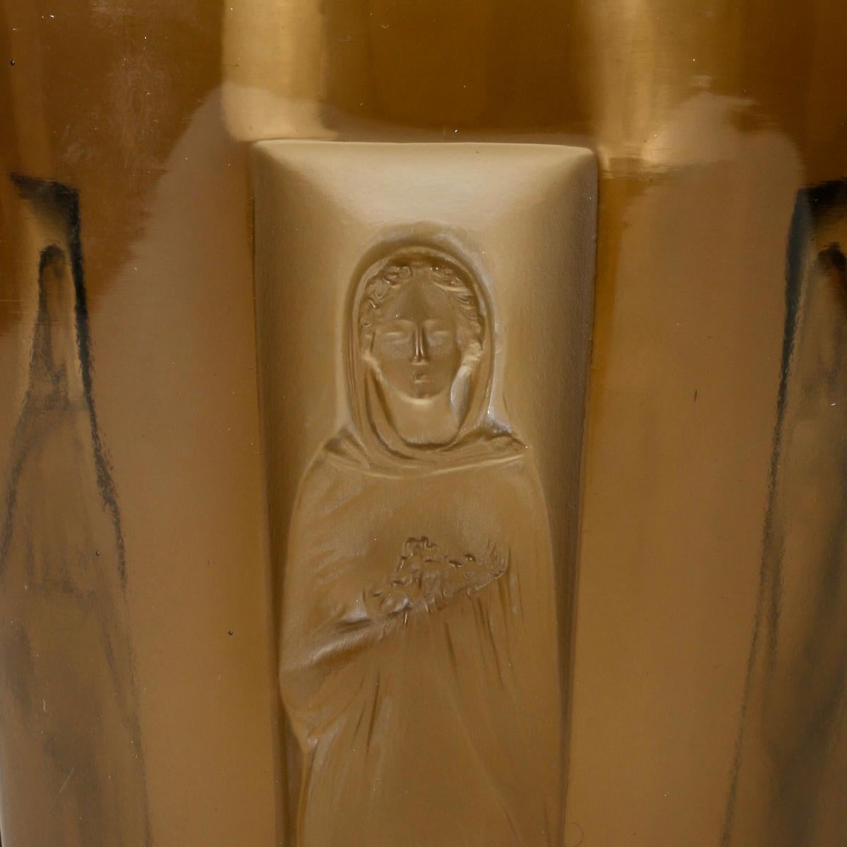 French 1912 René Lalique - Vase Gobelet Six Figures Smoked Topaz Glass
