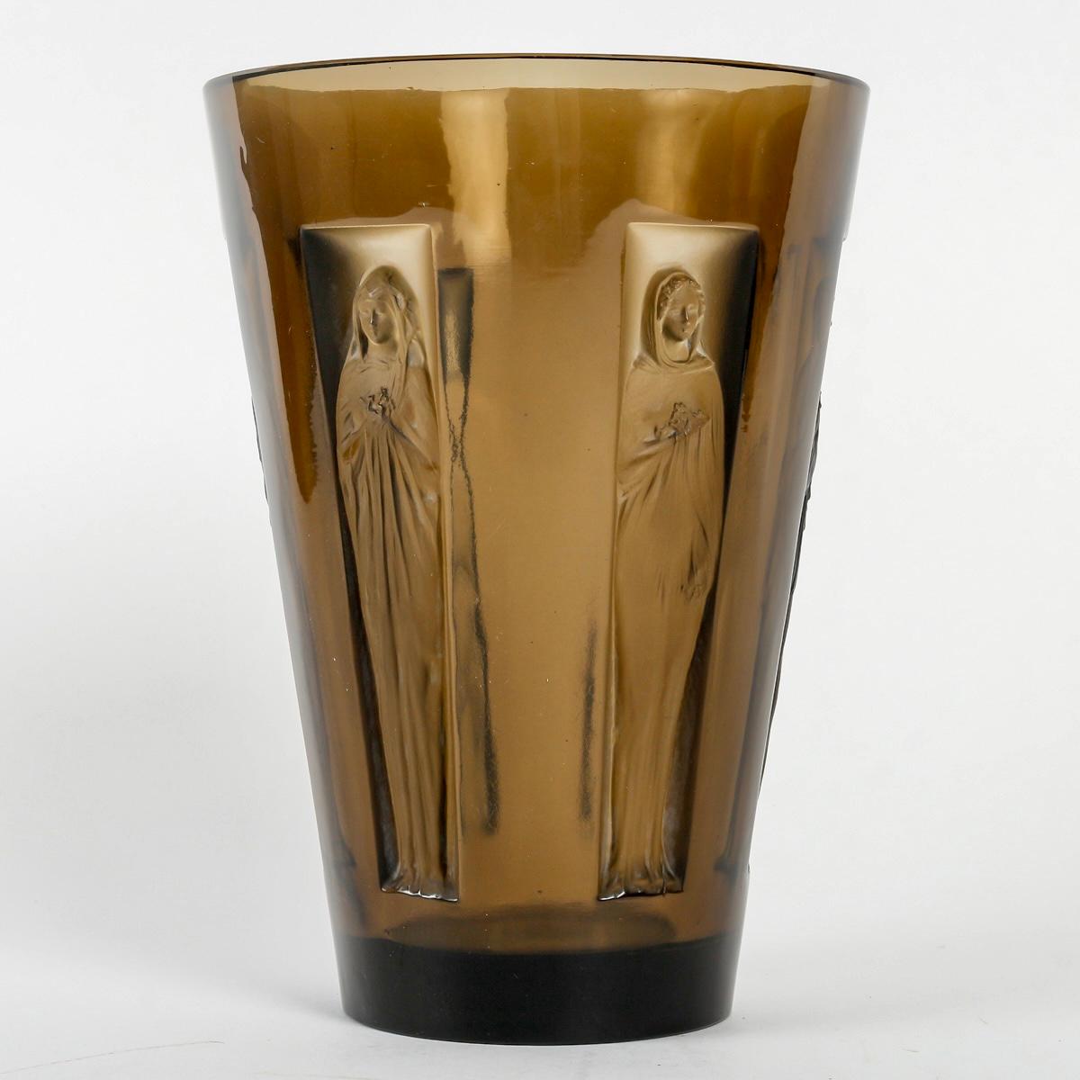 Molded 1912 René Lalique - Vase Gobelet Six Figures Smoked Topaz Glass