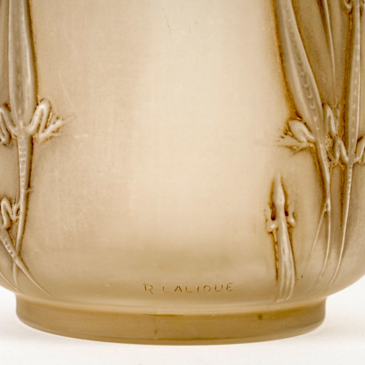 1912 Rene Lalique Jarrón Quatre Groupes de Lezards Lagartos Vidrio con pátina sepia en Bueno estado para la venta en Boulogne Billancourt, FR
