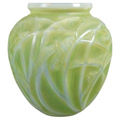 1912 René Lalique - Jarrón Sauterelles Vidrio Opalescente Patinado Verde Lima