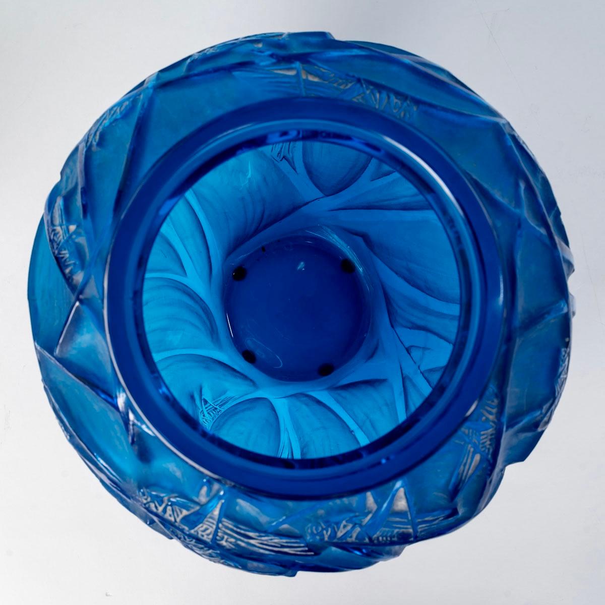 French 1912 René Lalique Vase Sauterelles Electric Blue Glass White Patina Grasshoppers