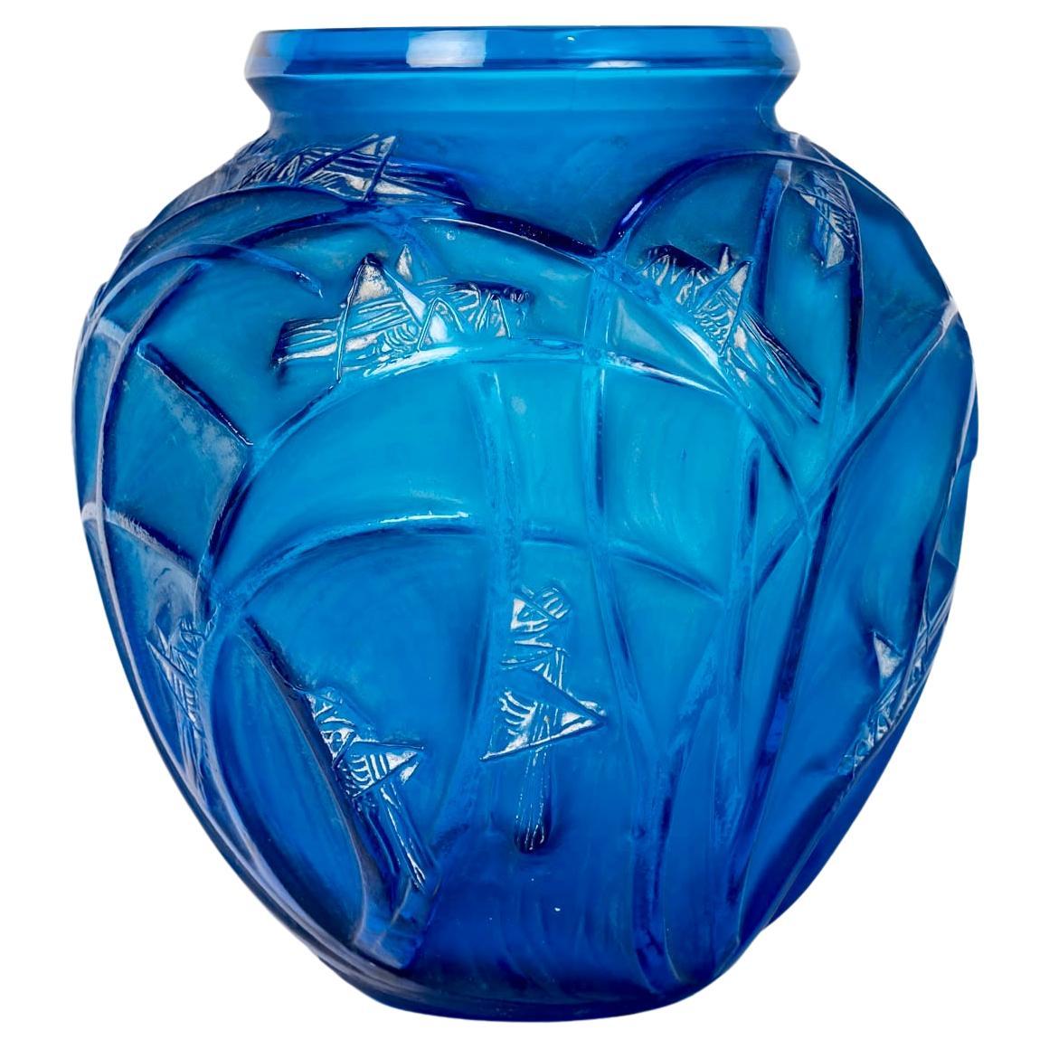 1912 René Lalique Vase Sauterelles Elektrisch Blau Glas Weiß Patina Grashüpfer