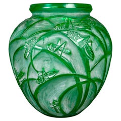 1912 René Lalique - Jarrón Sauterelles Vidrio Verde Esmeralda Pátina Blanca