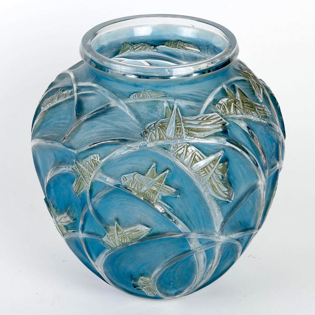 1912 René Lalique Vase Sauterelles Glas mit blauer & grüner Patina Grashüpfer (Art nouveau)